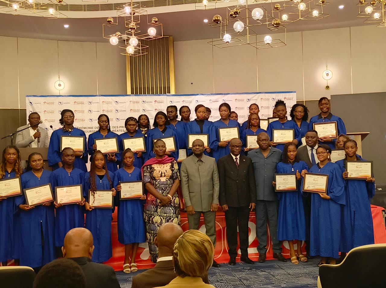 « Mathématiques au féminin » : Le vice-ministre Théodore Kazadi remet 50 bourses d’études aux lauréates de la 3ᵉ édition