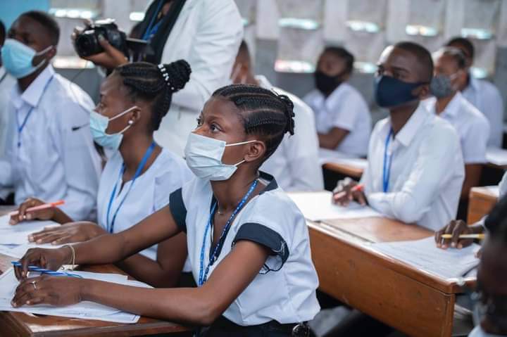 Prévention contre Ebola dans les écoles : le ministère de l’Éducation nationale renforce les mesures sanitaires à l’approche des épreuves certificatives