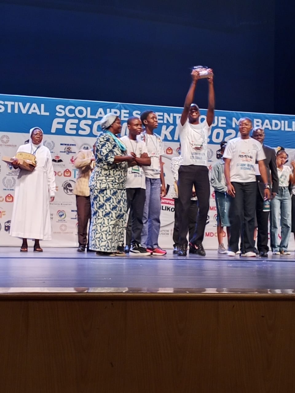 Lutte contre les VBG en milieu scolaire : le CS Saint Cuneo primé au Fescoma pour ses projets innovants