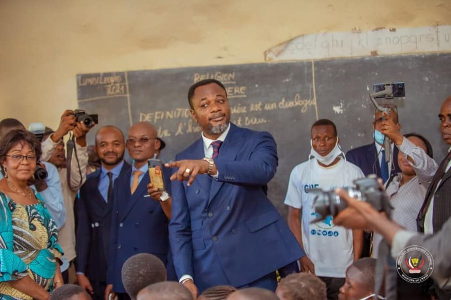 Mbuji-Mayi : Tony Mwaba donne le go de l’année scolaire 2021-2022 sous le sceau de la rigueur et de l’excellence