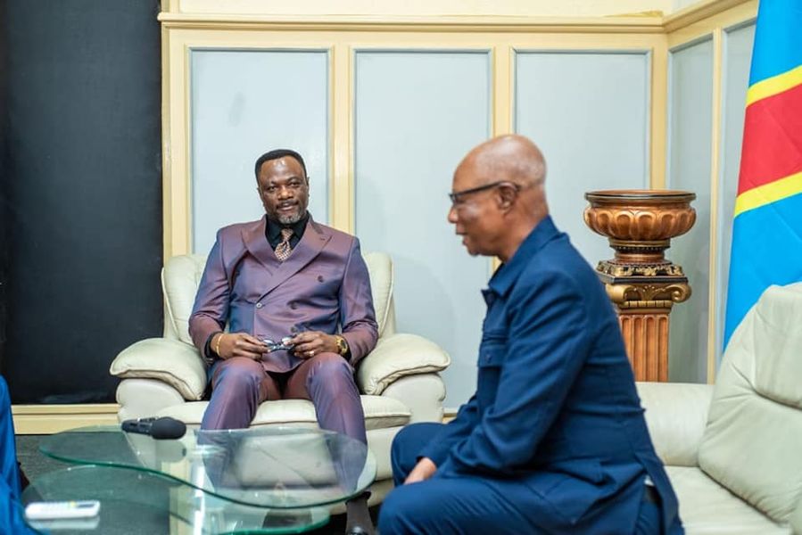 Kananga : Tony Mwaba échange avec Tharcisse Kabatuisila sur la gratuité et la situation salariale des enseignants