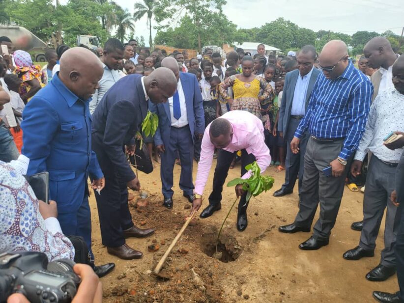 Kongo Central : les élèves sensibilisés sur l’importance de l’arbre.