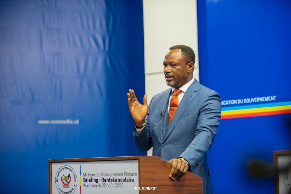 Tony Mwaba confirme la rentrée scolaire pour le 5 septembre et démontre l’apport de la gratuité