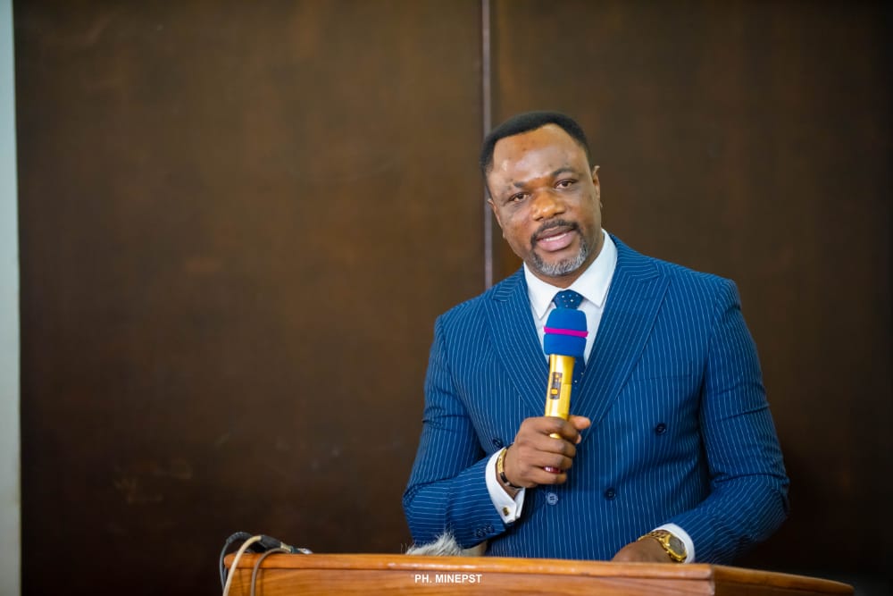 Tony Mwaba engage les responsables des écoles privées agréées dans la lutte contre les antivaleurs pour un enseignement de qualité