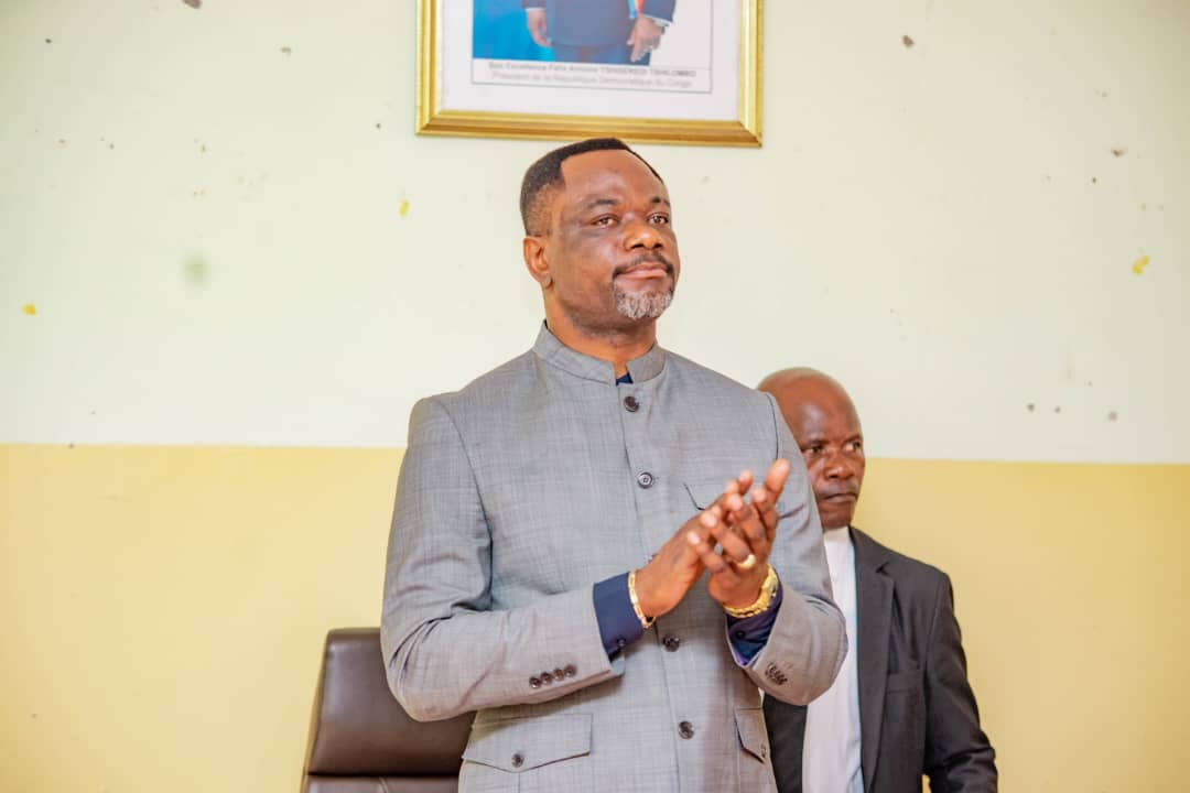 Addendum accord de Bibwa : Tony Mwaba annonce l’amélioration des conditions de vie des enseignants debouts et assis dès  Avril 2023