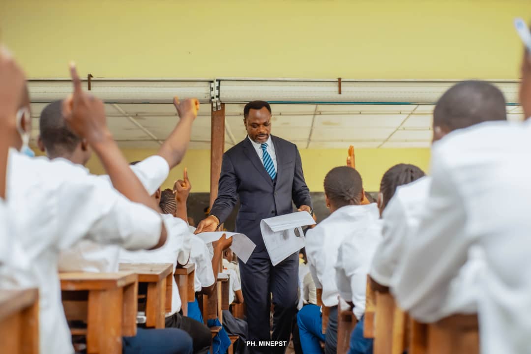 Clôture de l'année scolaire : Tony Mwaba renoue avec les bonnes habitudes par le respect du calendrier scolaire et la remise des bulletins