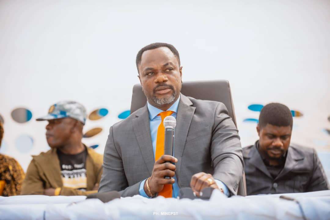 Après Kinshasa, Tony Mwaba se lance dans le réarmement moral des chefs d'établissements scolaires du Kongo-Central