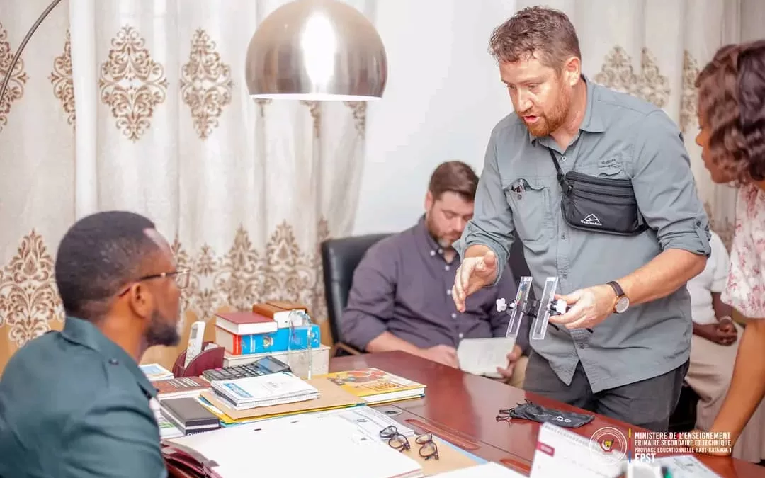 Haut-Katanga 1 : l’ONG Global Vision 2020 présente son projet de consultation et traitement gratuits des yeux d’élèves