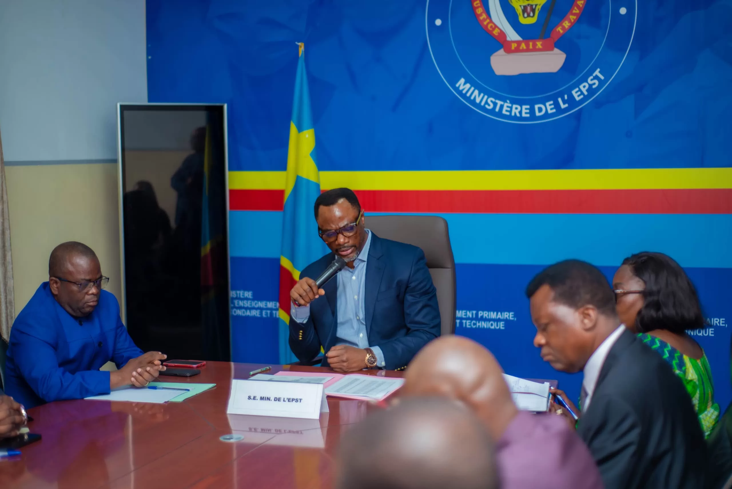 Retard de paiement des enseignants par IFOD-Caritas : Tony Mwaba promet des solutions dans un bref délai 