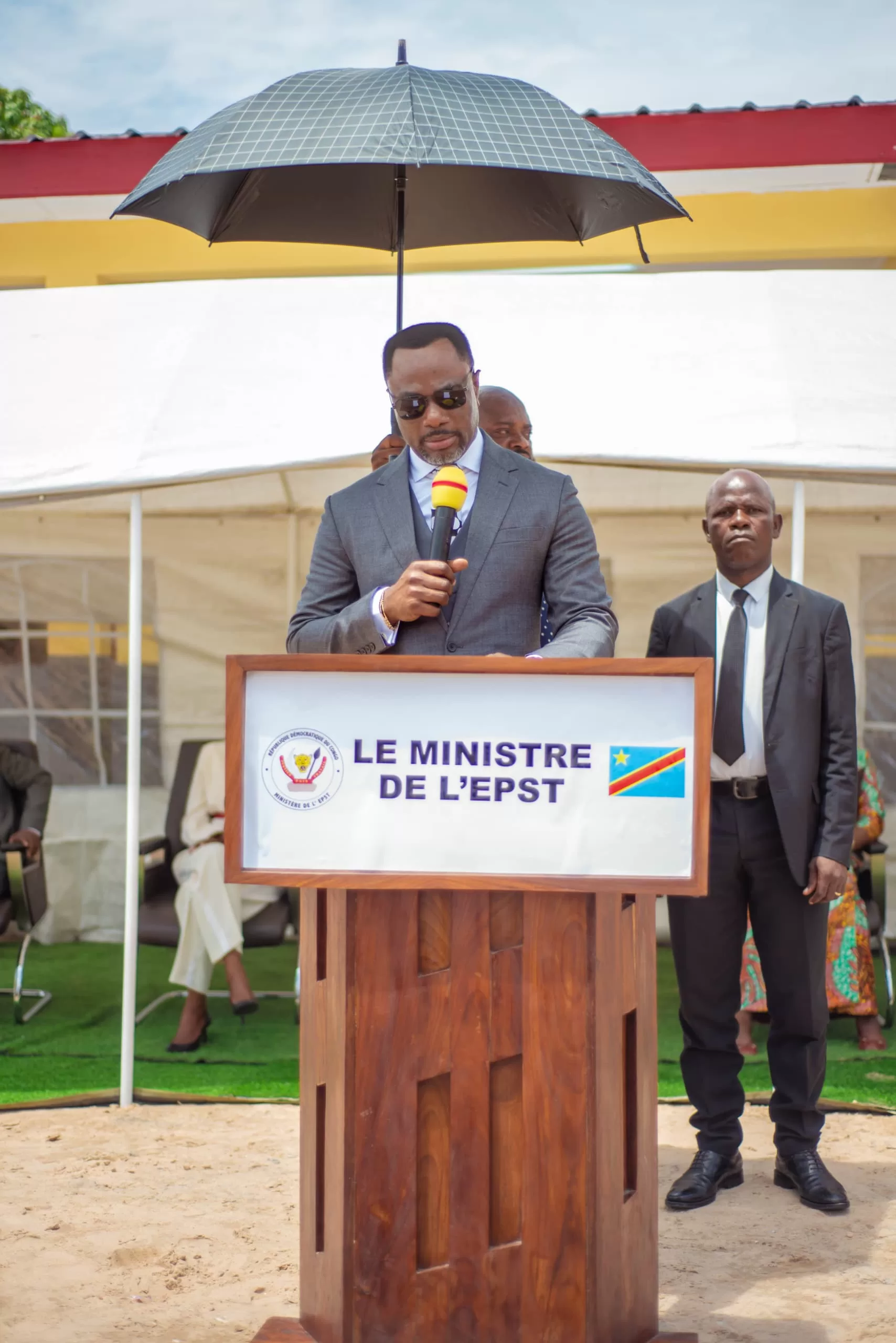 Tony Mwaba inaugure l'E.P. 5 Lufungula