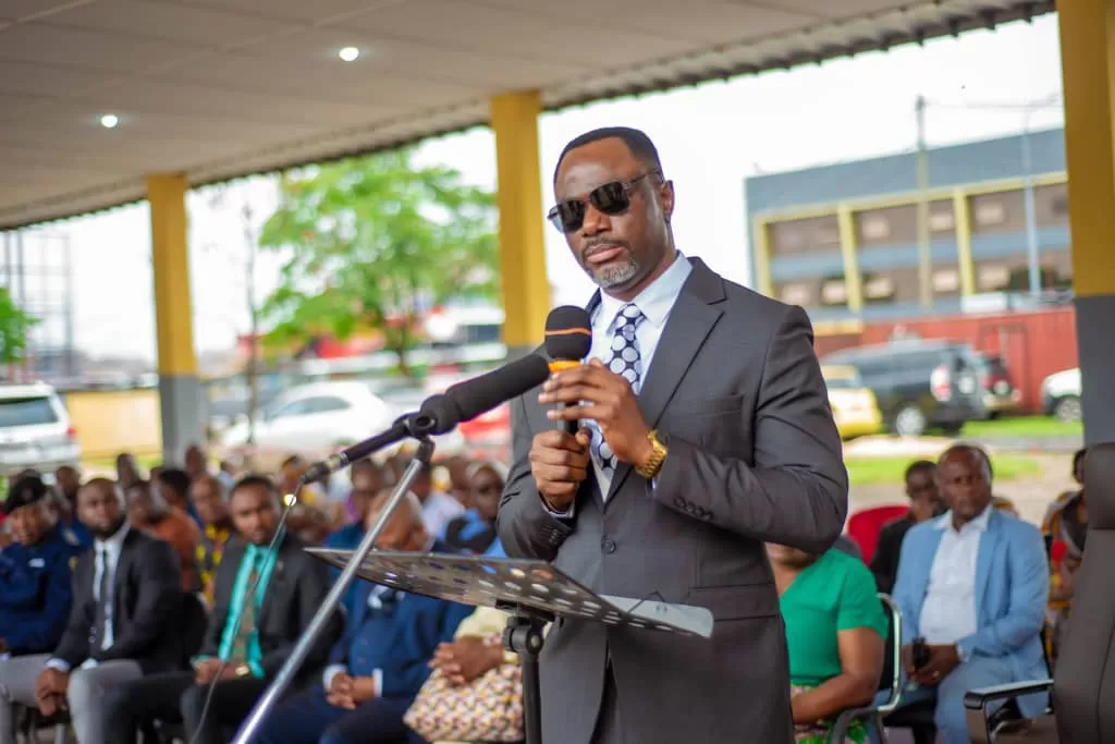 Tony Mwaba remet les bâtiments réhabilités de l'E.P. 1, 2, 3 et 4 Matonge