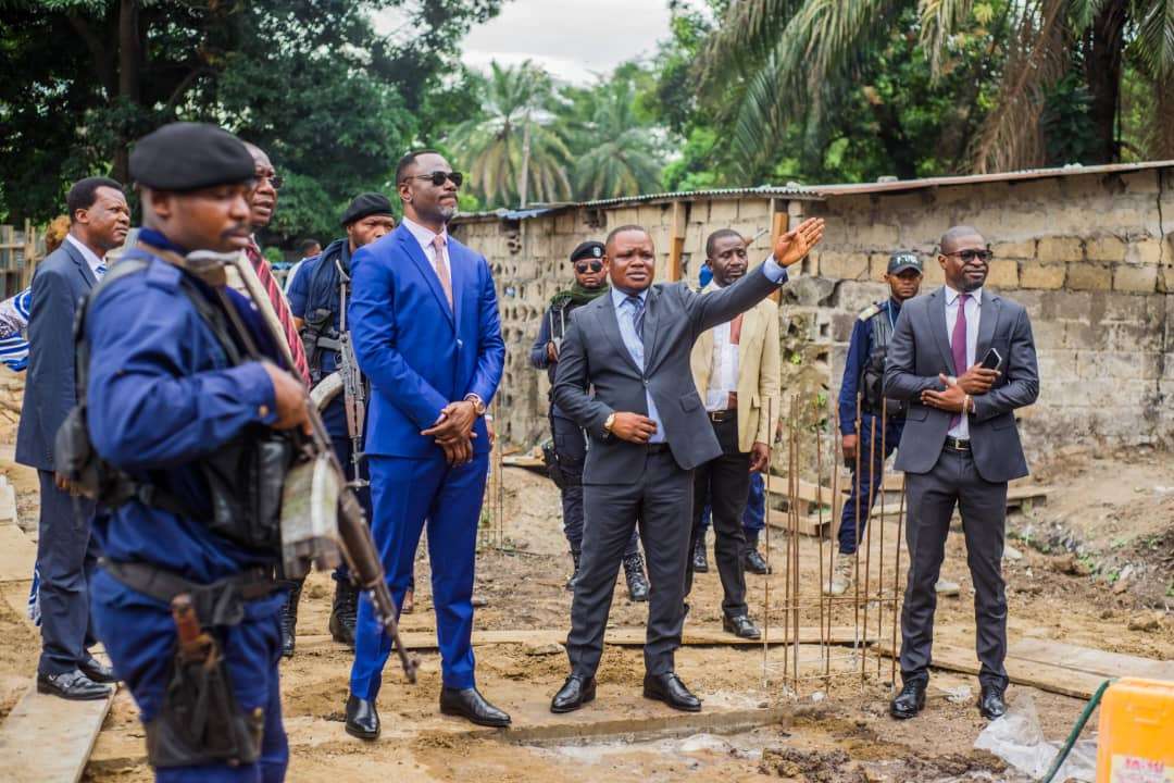 Tony Mwaba visite le chantier du nouveau bâtiment de la DINACOPE