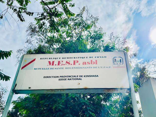 Prise en charge sanitaire des enseignants : Tony Mwaba préconise l’orientation des financements de la MESP vers le programme «couverture santé universelle»