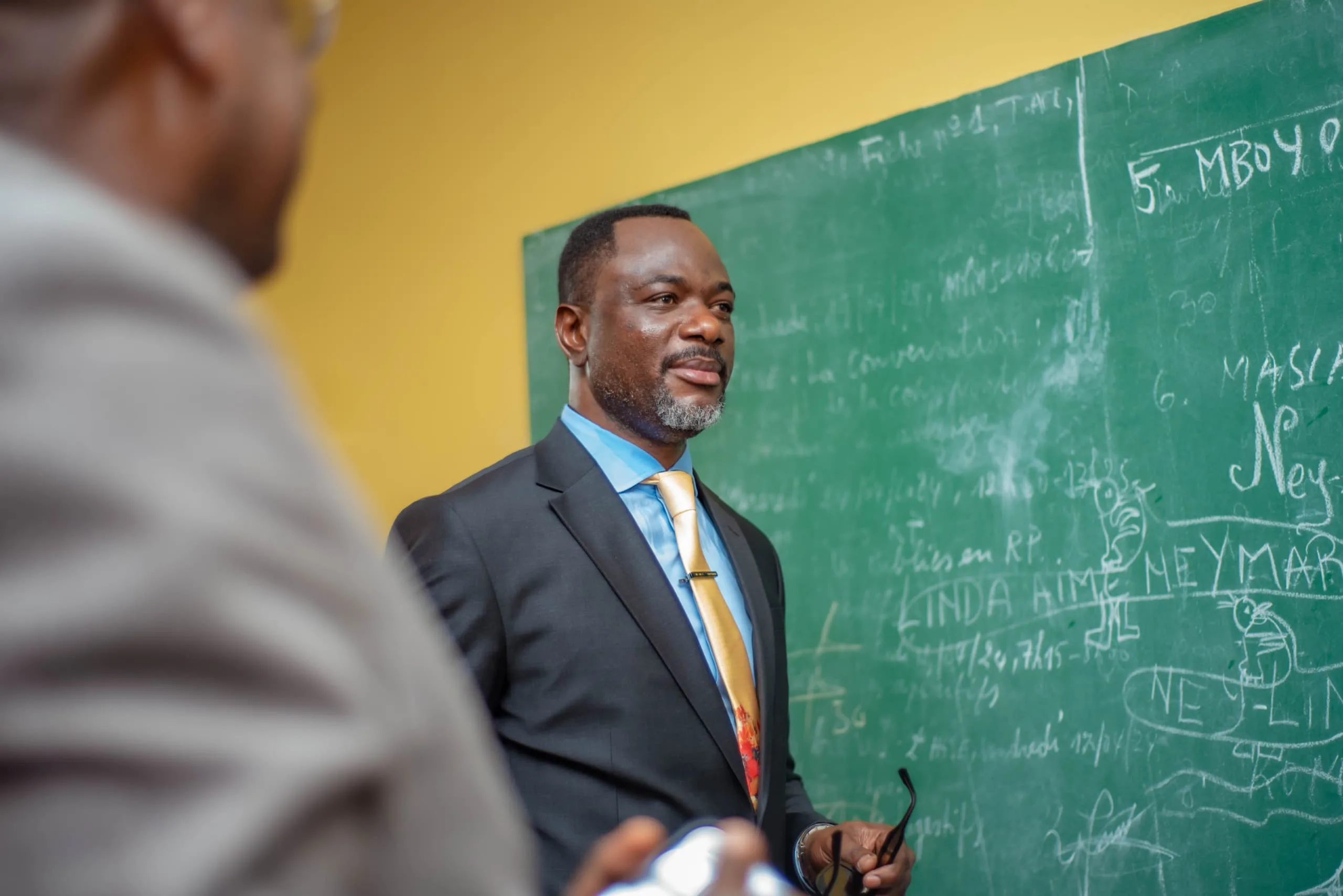 Réhabilitation des écoles officielles : Tony Mwaba clôture l'étape de Kinshasa par l'inauguration du Lycée Technique Professionnel de Matonge