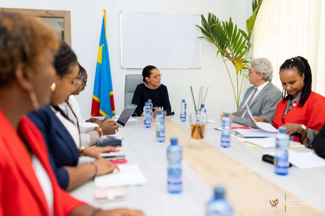 Raïssa Malu et Bruno Aubert échangent de la possibilité pour la France de soutenir l’éducation de base en RDC