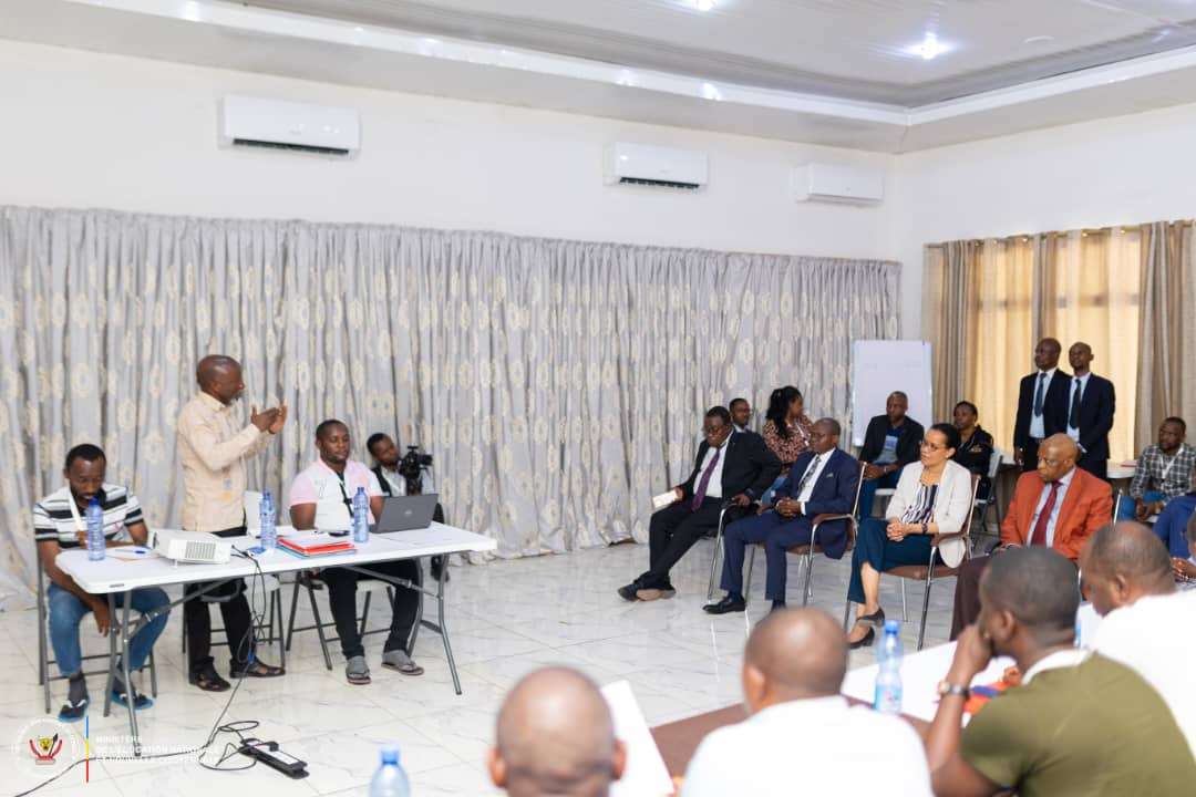 Commission paritaire Gouvernement - Banc syndical : Raïssa Malu s'enquiert de l'évolution des travaux