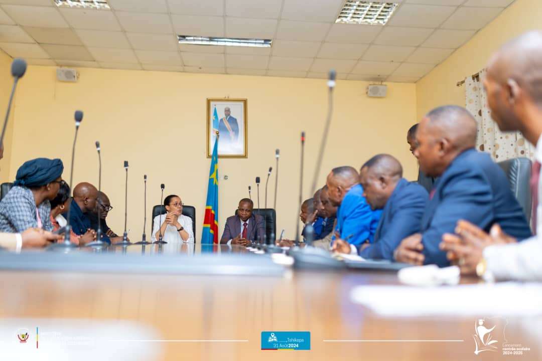 Kasaï : À Tshikapa, Raïssa Malu réitère son engagement à améliorer les conditions socio-professionnelles des enseignants