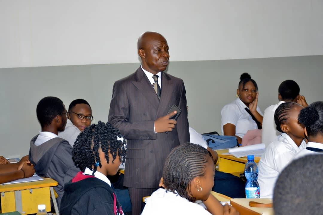 ‎Kinshasa : l'Inspecteur Général Hubert Kimbonza veille à la parfaite maîtrise du « Serment du citoyen » dans les établissements scolaires
